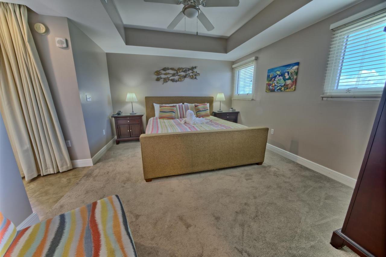 Apartment Sterling Breeze - Cozy Beachfront One Bedroom *