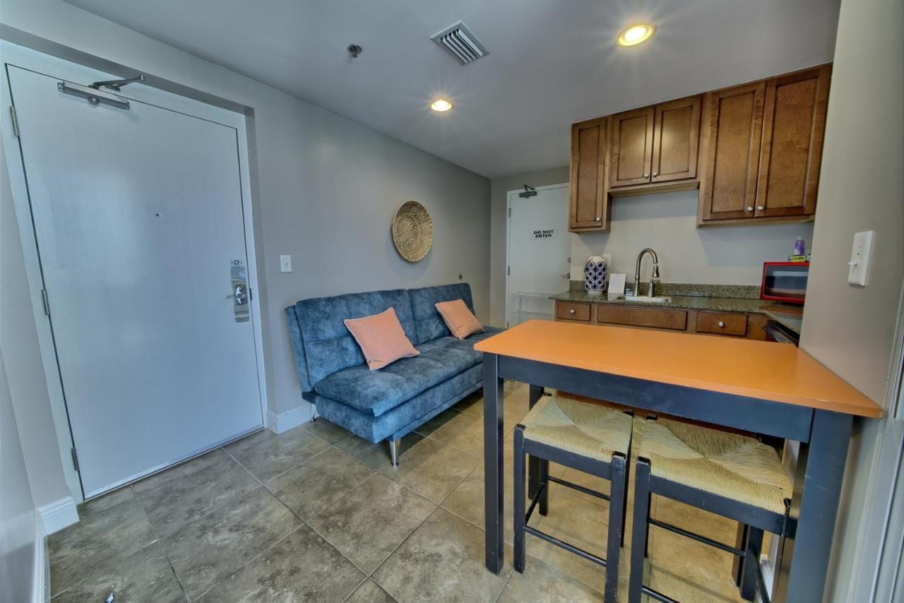 Sterling Breeze - Cozy Beachfront One Bedroom Apartment *
